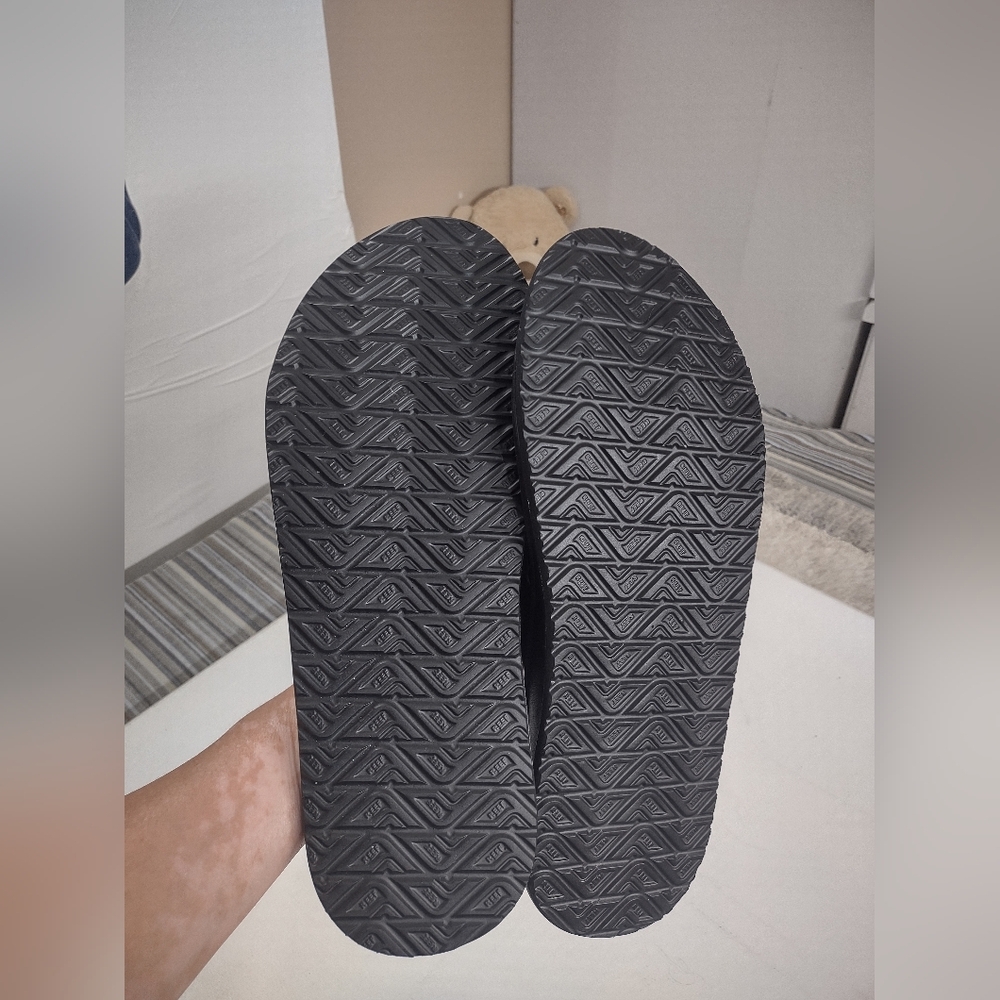 Reef Charcoal Flip Flops - Picture 4 of 4